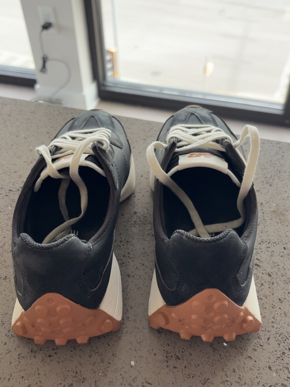New Balance Black/gum - Picture 4 of 4